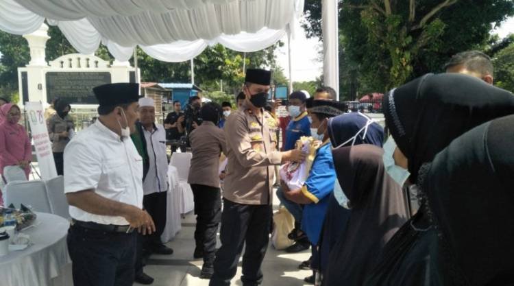 Polda Sumut Beri Bantuan ke Masjid Raya Al Mashun