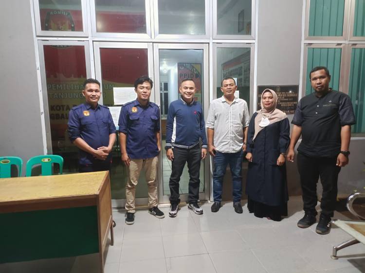 Persiapkan Pemilu 2024, KPU Tanjungbalai Lakukan Piket Malam