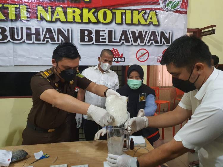 Polres Belawan Musnahkan Barang Bukti Ganja dan Sabu