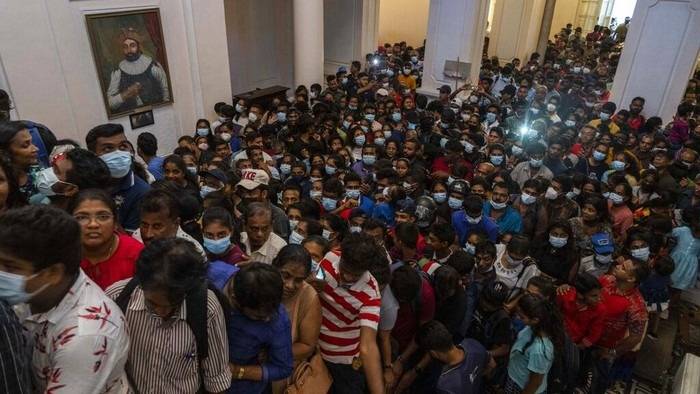 Tumpukan Uang Tunai Ditemukan Saat Demonstran Serbu Kediaman Presiden Sri Lanka