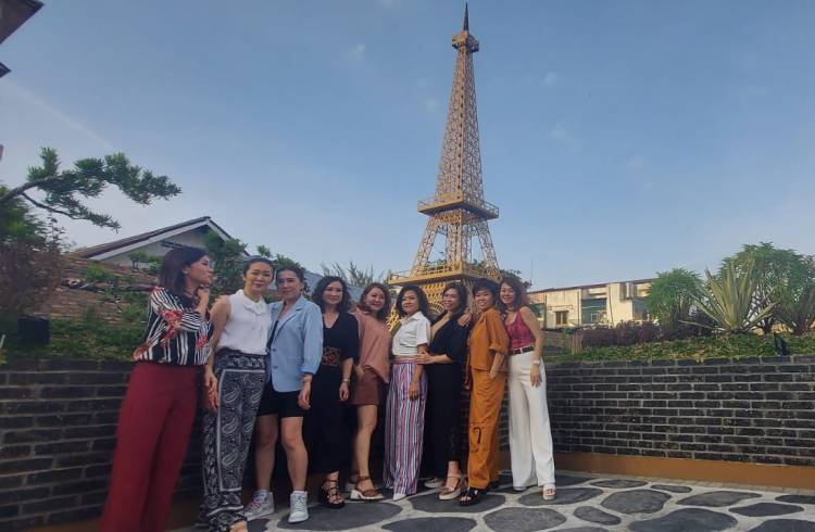 Santorini hingga Menara Eiffel Jadi Daya Tarik Bico Dante, Nongkrong Serasa di Eropa