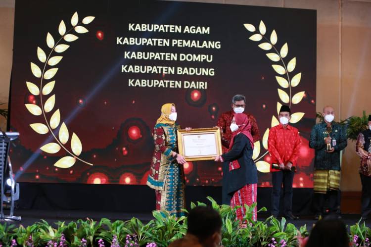 Peringatan HAN, Pemkab Dairi Terima Pemghargaan dari KPAI