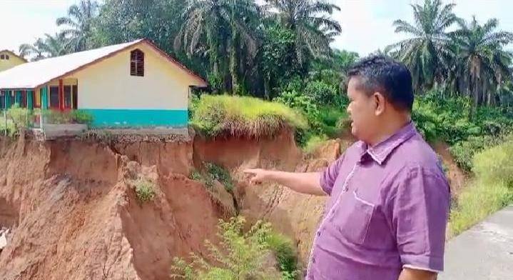 Jalan Penghubung Desa Silau Jawa dan Gotting Sidodadi Asahan Setahun Putus Total