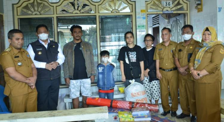 Sahala Panggabean, Korban Kebakaran Rumah Terima Bantuan dari Pemkab Dairi