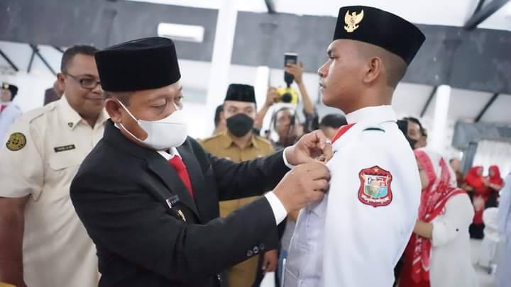 Plt Wali Kota Kukuhkan 30 Paskibra Tanjungbalai