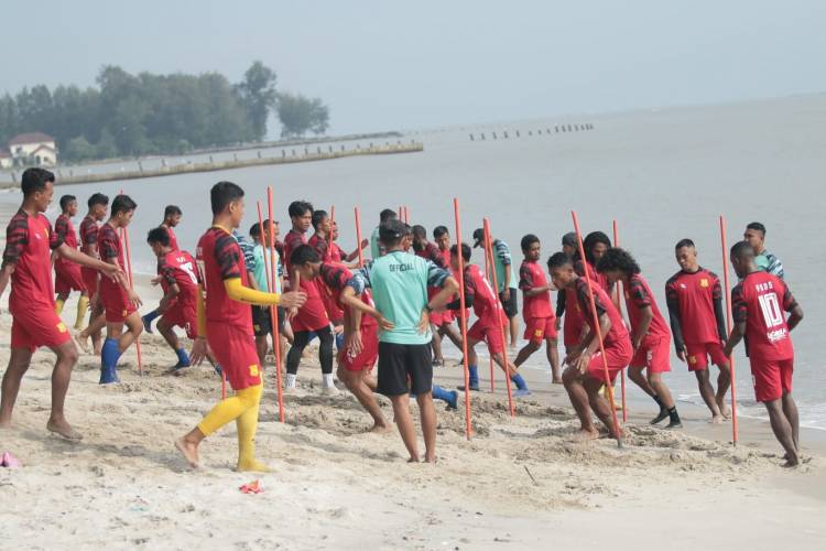Persiapan Liga 2 Indonesia, PSDS Latihan Fisik di Pantai Sri Mersing
