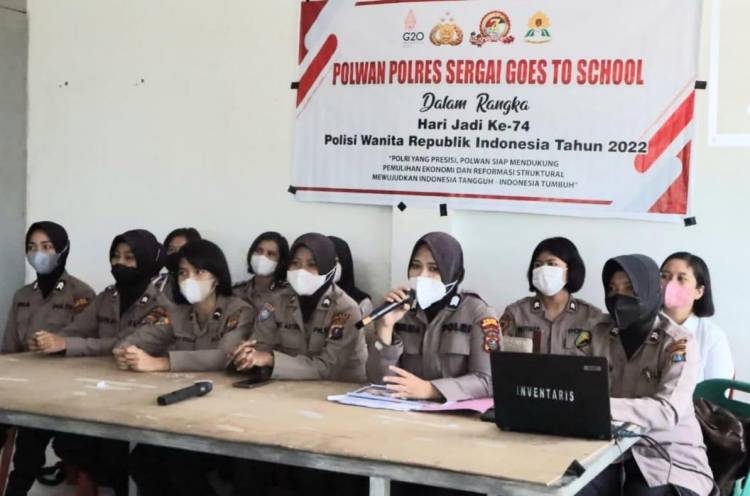 Polwan Polres Sergai Gelar &ldquo;Police Goes To School&rdquo; di SMK Al Washliyah Seirampah