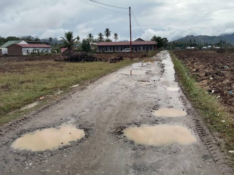 Warga Rumah Rakyat Tigabinanga Keluhkan Jalan Lingkar Rusak