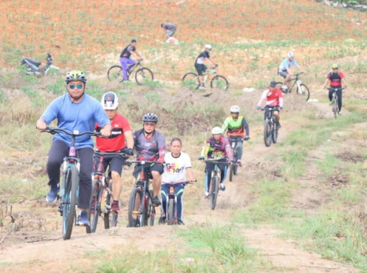 Tingkatkan Imunitas Tubuh Dan Cek Kamtibmas, Kapolres Sergai Gowes Bareng Personel