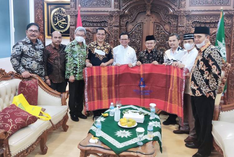 Praeses HKBP Distrik 8 DKI Jakarta Silaturahmi ke PP Muhammadiyah