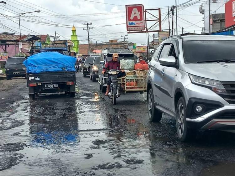 Kerusakan Jalan Nasional Perparah Kemacetan di Berastagi