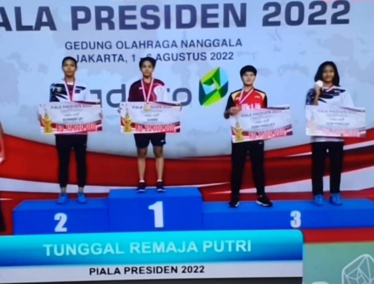 Nia Juara 3 Tunggal Putri U17 Piala Presiden 2022