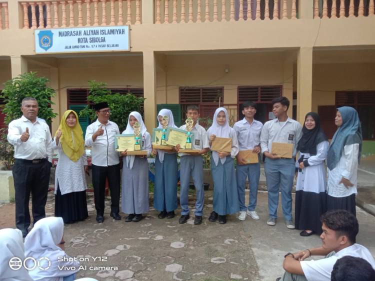 MA Islamiyah Sibolga Beri Reward Bagi Siswa Berprestasi