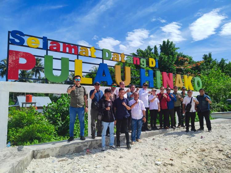Bupati Nisbar Kunjungi Pulau Hinako, Tinjau Sekolah dan Puskesmas