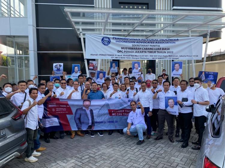 Diantar Ratusan Pengacara Muda, Advokat Johannes L Tobing  Mendaftar Sebagai Calon Ketua Peradi Jaktim