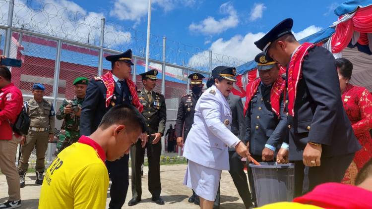 Langsung Bebas, 4 Warga Binaan Rutan Kabanjahe Disiram Air Suci