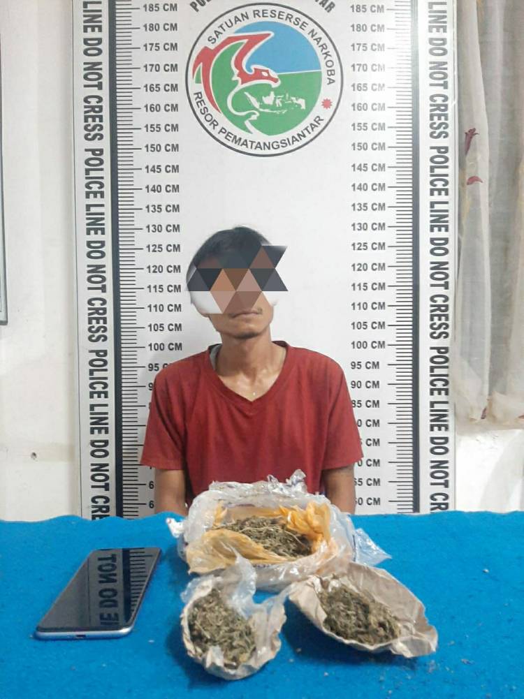 Duduk di Depan Warung, Kacak Dibekuk Polisi Kedapatan Simpan Ganja