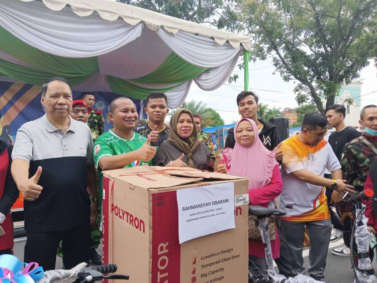 Warga Muhammadiyah/Aisyiyah Ramaikan Jalan Sehat Gebyar Muktamar Solo ke-48 di Medan