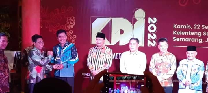 Bupati Nias Barat Terima Penghargaan Kepala Daerah Inovatif 2022