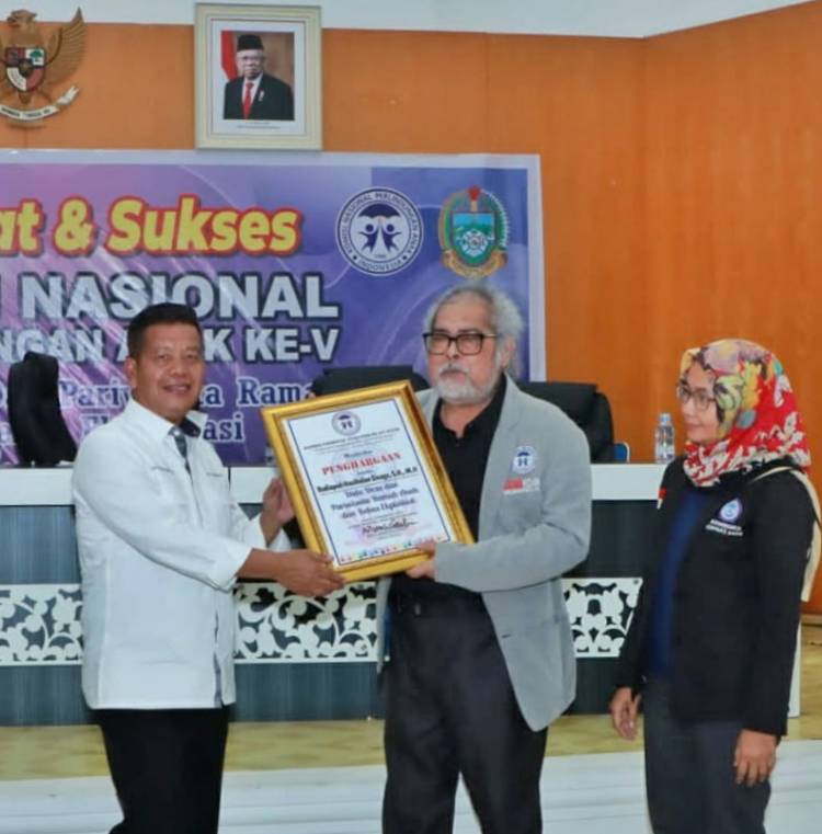Bupati Simalungun Terima Penghargaan dari Komnas PA
