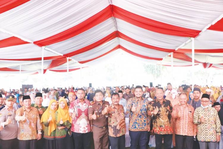 Bantu Masyarakat Hadapi Inflasi, Pemko Binjai Serahkan Bantuan Biaya Operasional