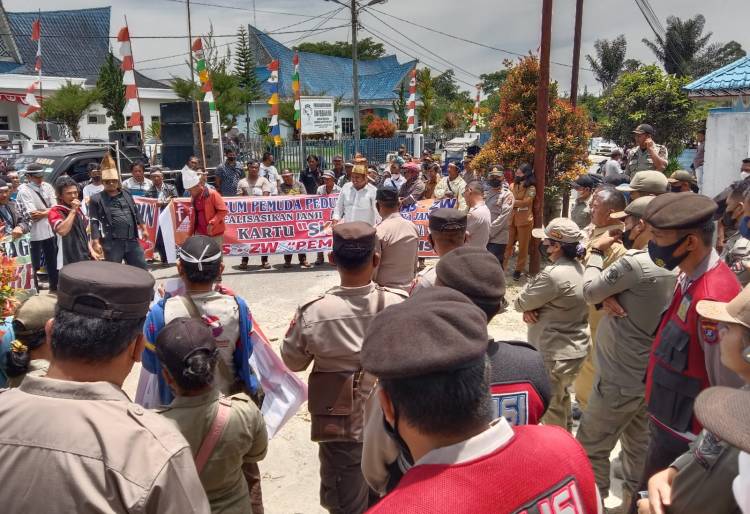 Demo FPPR Simalungun Sampaikan 7 Tuntutan