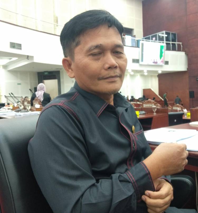 Politisi PDIP Sebut Bupati Dairi dan Istri Tak Layak Joget Disawer Para Camat dan Pejabat