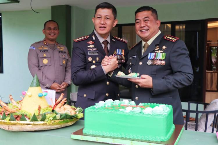 HUT ke-77 TNI, Kapolrestabes Medan Beri Suprise ke Dandim 0201/Kota Medan