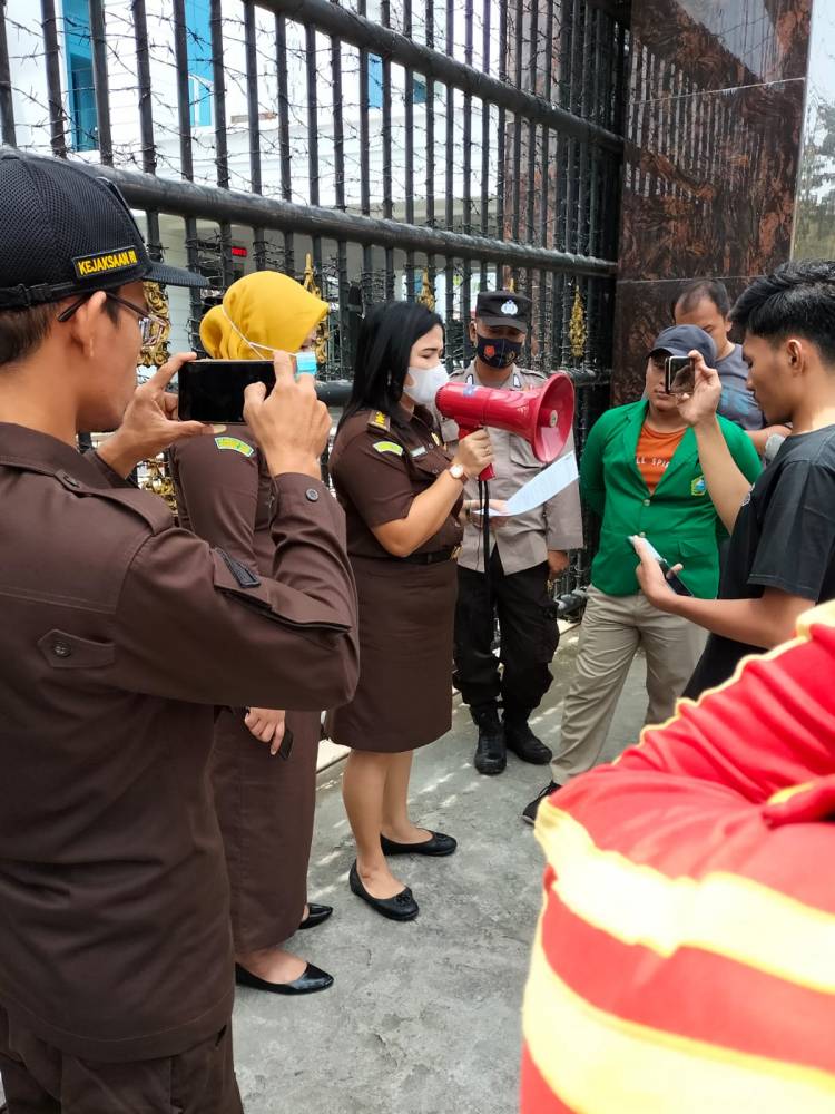 Tiga Kelompok Massa Demo di Kejati Sumut Minta Usut Dugaan Kasus di Labura, Labusel dan Palas