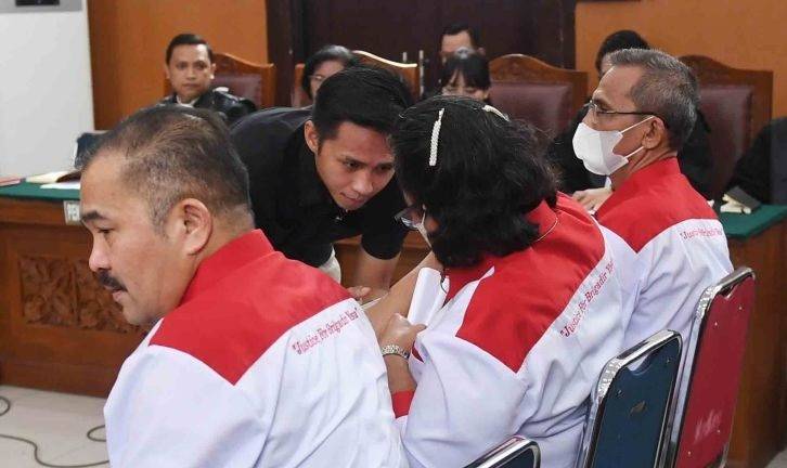 Tangis Ibunda Brigadir Yosua Rosti Simanjuntak Pecah di Sidang Eliezer: Saya Hancur