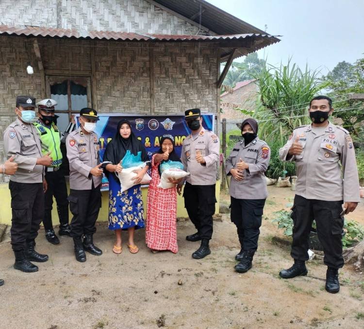 Polres Sergai Beri Paket Bantuan Kepada Warga Kurang Mampu