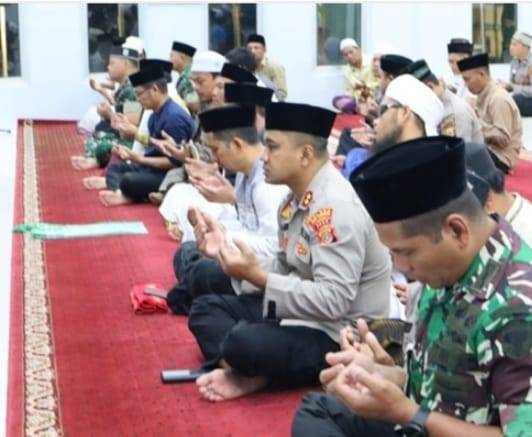 Tim Suling Polres Agara Doakan Korban Gempa Cianjur