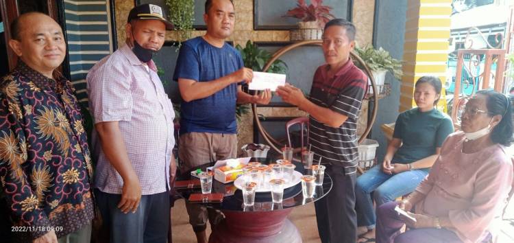 Ketua DPC Hanura Tebingtinggi Serahkan Klaim Asuransi Jiwa kepada Tiga Ahli Waris
