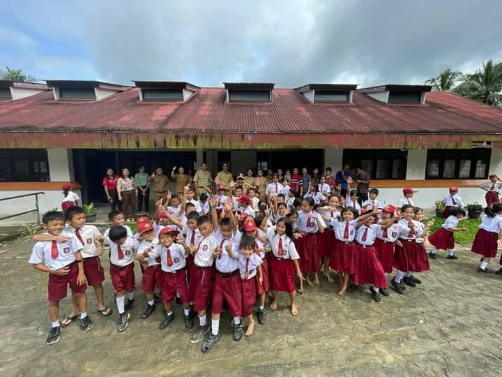 Kunjungi Sejumlah Sekolah, Wabup Nisbar Motivasi Peserta Didik dan Tenaga Pengajar