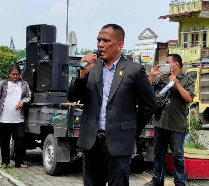 Anggota DPRD Sumut Kembali Unjuk Rasa Tunggal di Depan Mapolda