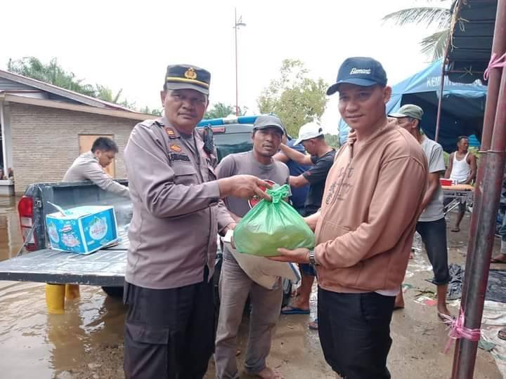 Polsek Sei Kepayang Asahan Salurkan Bantuan Kepada Korban Banjir