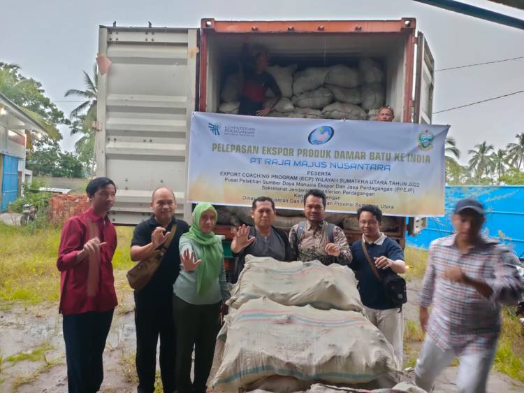 Kementerian Perdagangan RI Lepas Ekspor 15 Ton  Damar Batu ke India