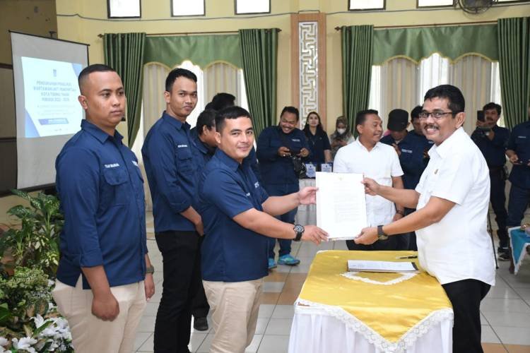 Pj Wali Kota Kukuhkan Pengurus Wartawan Unit Pemko Tebingtinggi Periode 2022-2025