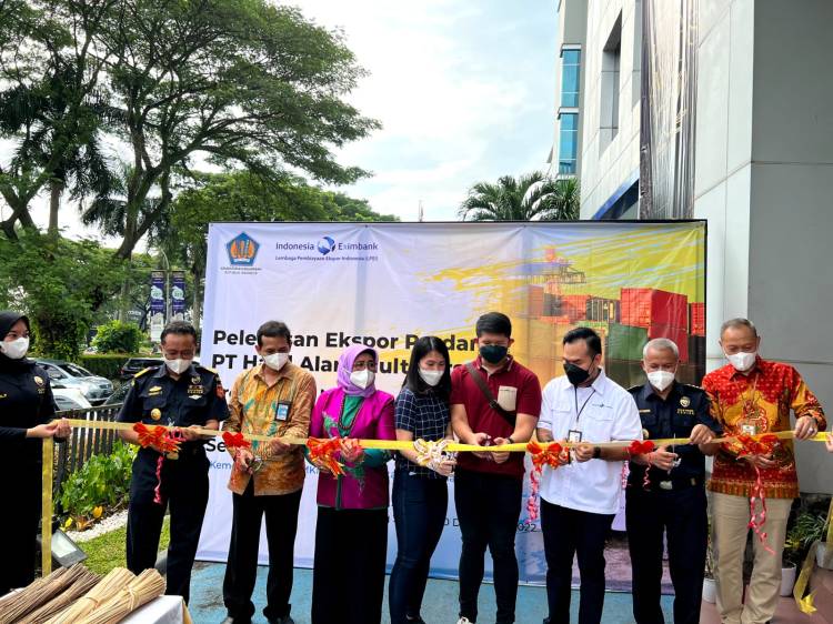 Mitra Bina UMKM LPEI Asal Banten Ekspor Produk Lidi ke India