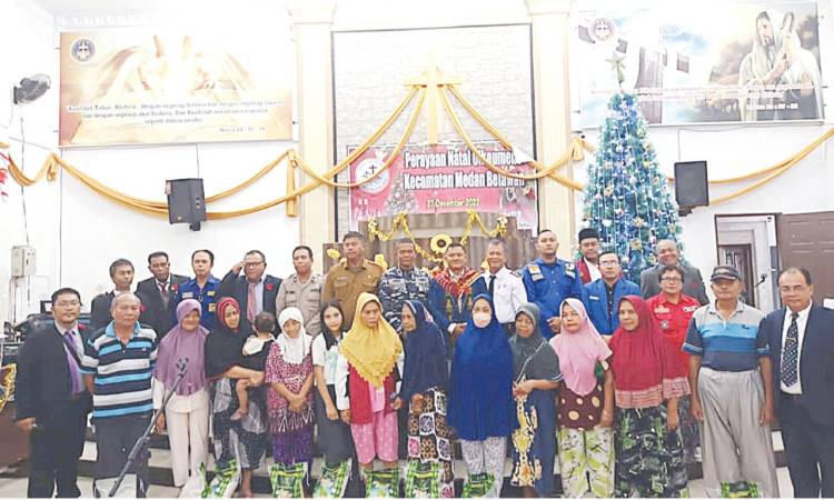 Trio Pt Ferdinan Tarigan - Agus Sembiring - Salomo Manalu dalam Pesta Religi di Belawan