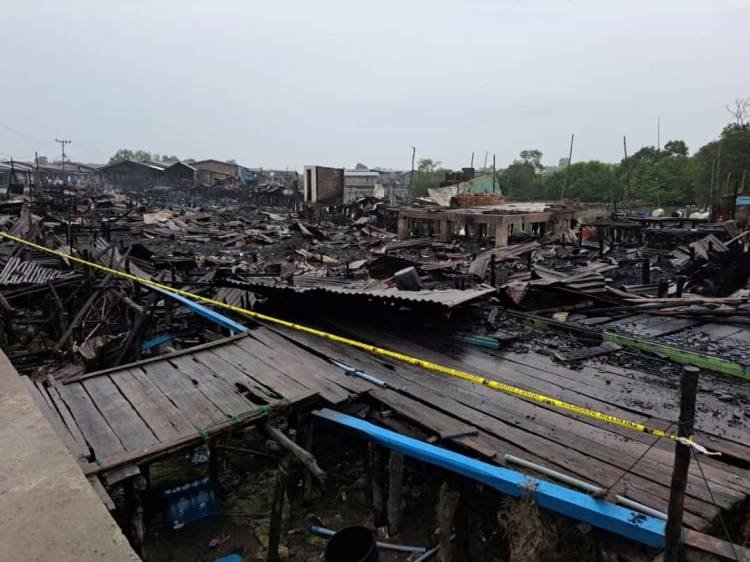 Rumah yang Terbakar di Simandulang 16 Unit