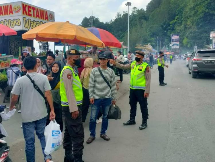 Tahun Baru, Arus Lalulintas di Parapat Padat