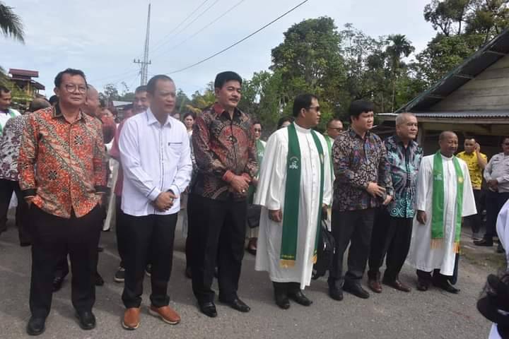 Hadiri Natal dan Tahun Baru Resort 23 BNKP,  Bupati Nisbar Harapkan Jemaat Jadi Lilin bagi Sesama