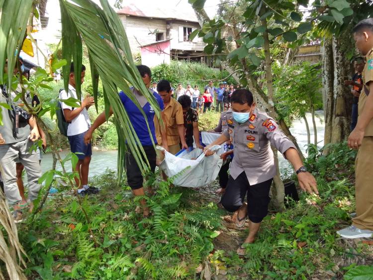 Mayat Pria Tanpa Identitas Ditemukan di Sungai Bah Sampuran