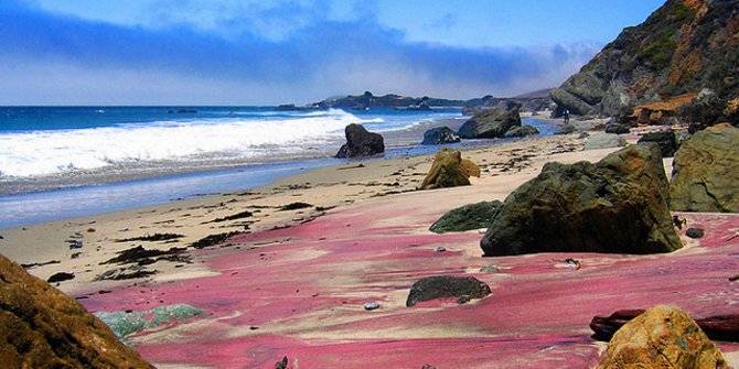 Keunikan Pantai Pfeiffer dengan Pasirnya yang Berwarna Ungu Cerah