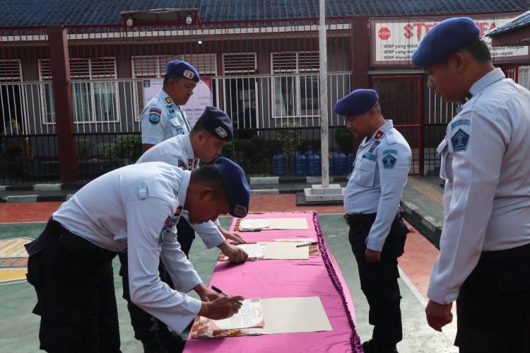 Petugas Rutan Tarutung Deklarasi Janji Kinerja dan Penandatanganan Komitmen Bersama