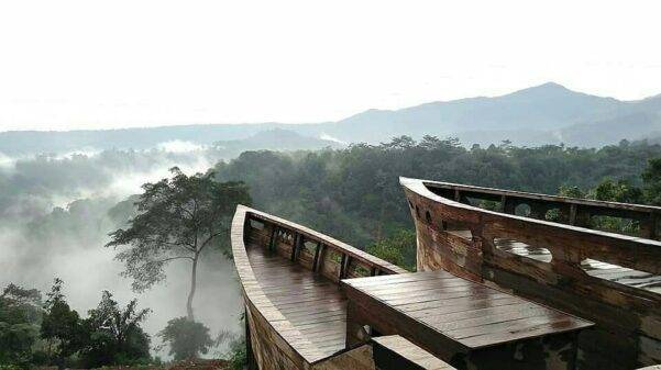 Bekancan River, Spot Berfoto pada Replika Perahu Kayu di Ketinggian Pegunungan