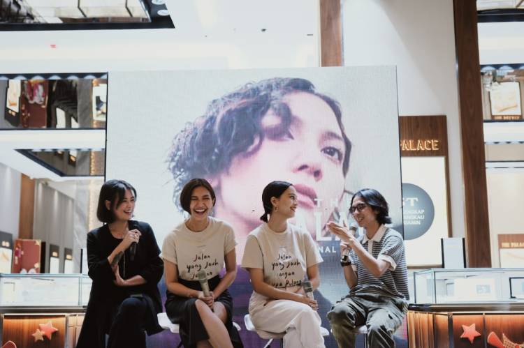 Meet & Greet Pemeran & Kreator Film JJJLP, Kolaborasi The Palace Jeweler dan Visinema Pictures