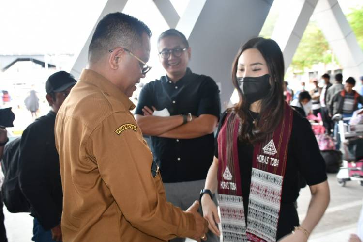 Wamen Parekraf dan BUMN Kunjungi Venue F1 Powerboat Lake Toba