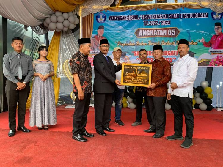 Hadiri Pelepasan Pelajar SMANSA Tanjungbalai, Wali Kota Pesan Tetap Semangat